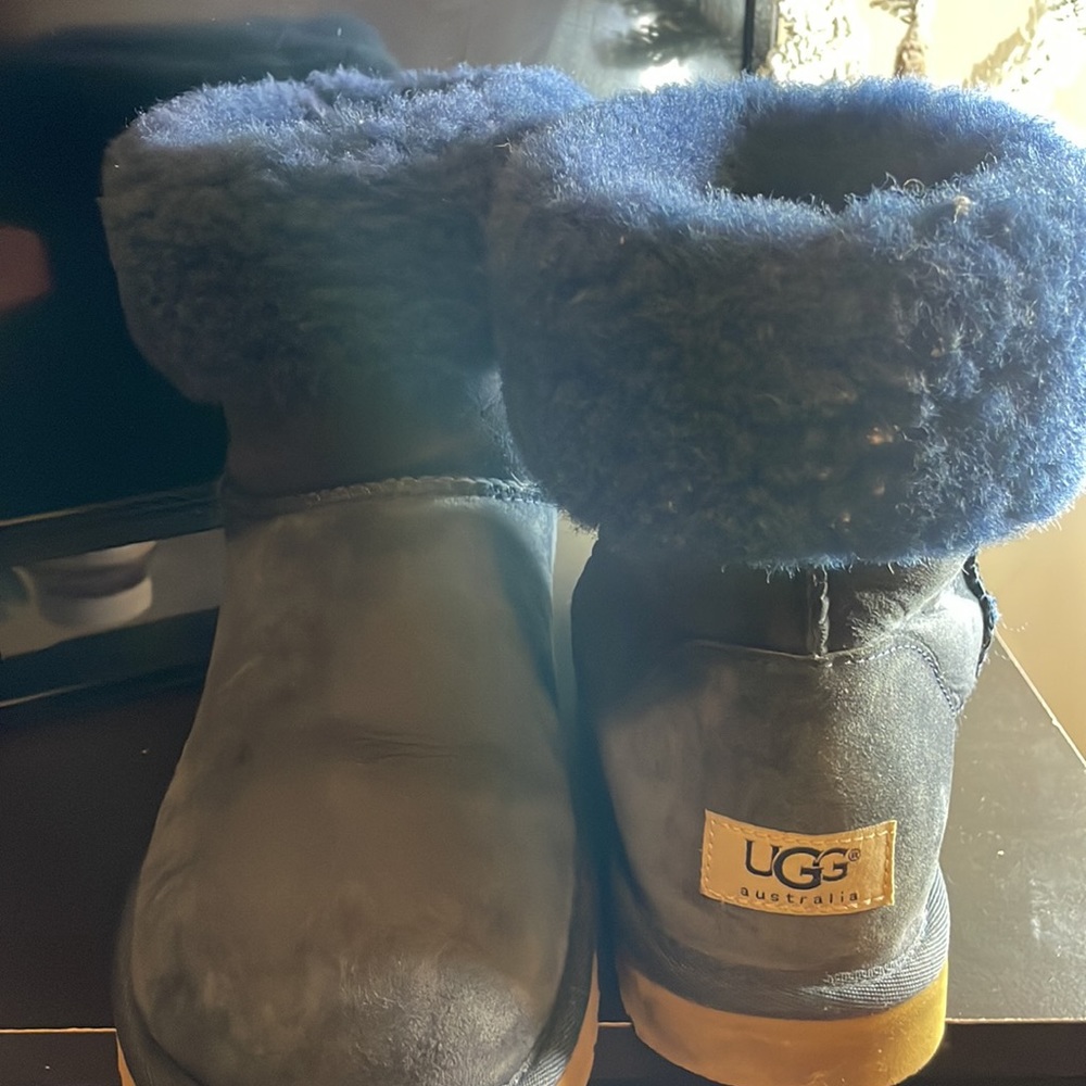 uggs - Picture 2 of 6
